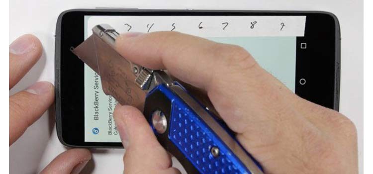 BlackBerry DTEK50 supera lo scratch test e il burn test