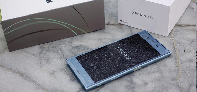 Sony Xperia XZs in un primo unboxing fotografico