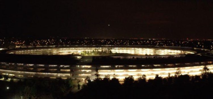 Apple Campus 2 è quasi pronto. Ecco il video notturno