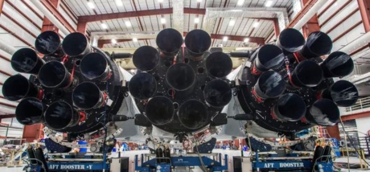 Elon Musk mostra il Falcon Heavy del progetto Space X