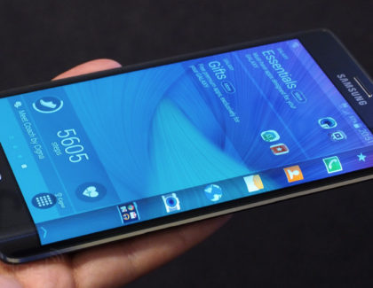 Samsung brevetta un display avvolgente che copre anche il retro del device