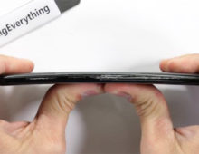 Galaxy S9 torturato nel test di JerryRigEverything | video