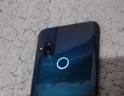 Motorola One Pop Up: altro smartphone con fotocamera a scomparsa | foto dal vivo