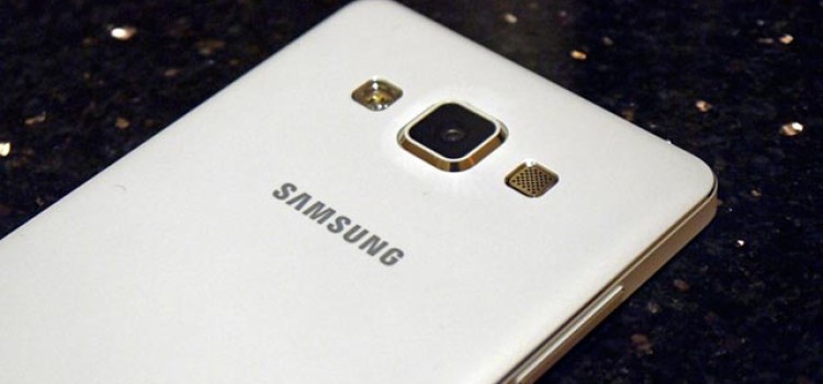 Il Samsung Galaxy A7 potrebbe avere una doppia fotocamera posteriore