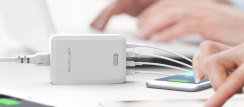 RavPower: caricatore con 4 porte USB e tecnologia iSmart 36W/7 a 14,39€