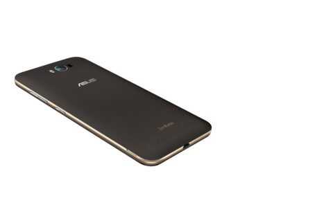 ASUS lancia ZenFone Max: lo smartphone che non ti lascia mai a secco