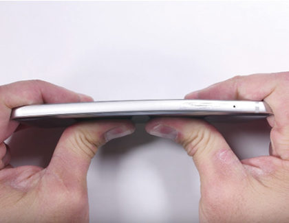 LG G6 nel test di resistenza non si piega e non si spezza