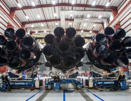 Elon Musk mostra il Falcon Heavy del progetto Space X